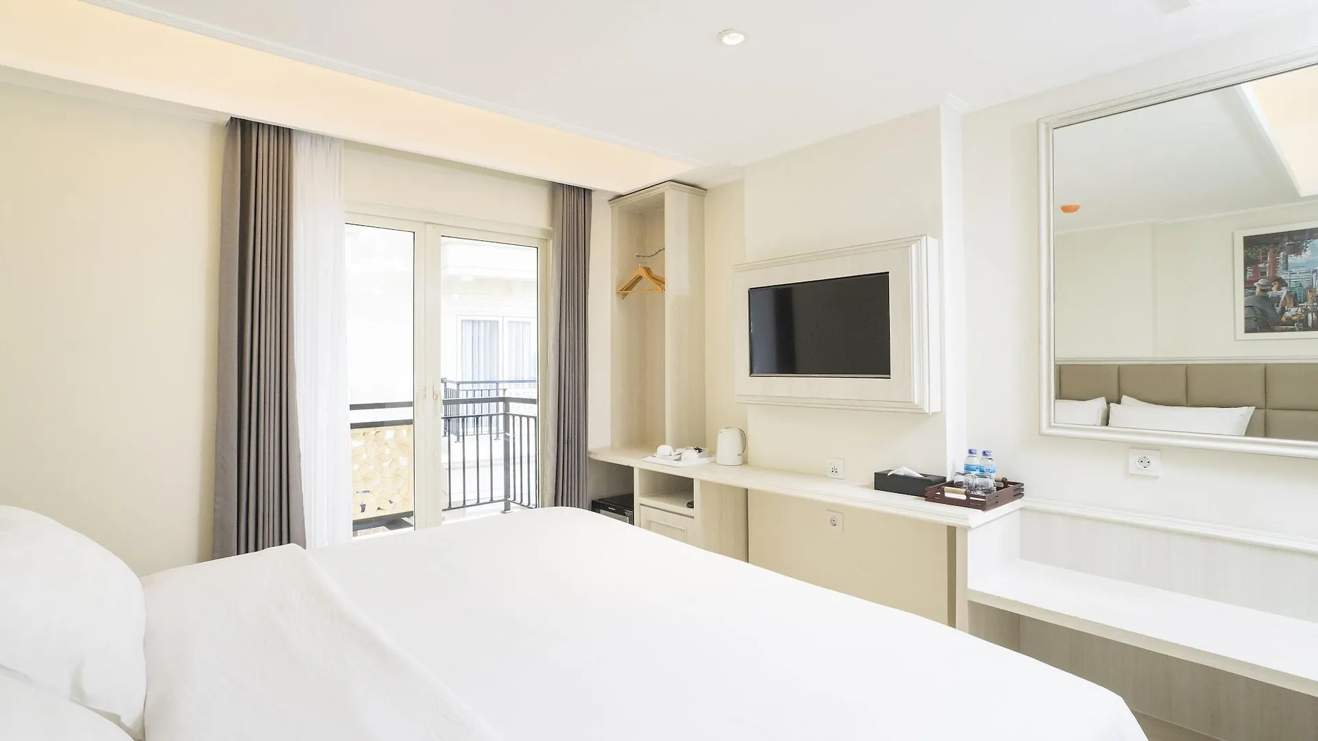 Alron Hotel Kuta Kuta