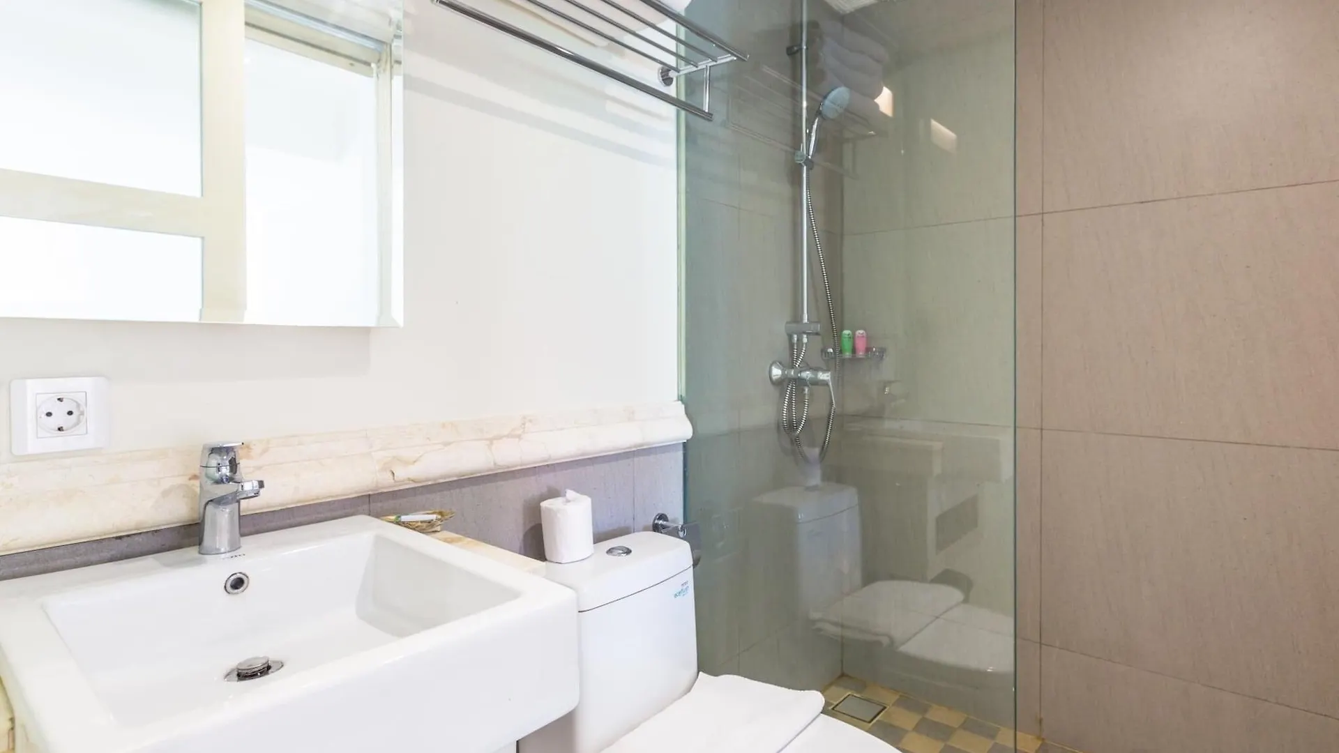 Alron Hotel Kuta Kuta  4*, Kuta (Bali) Indonesia