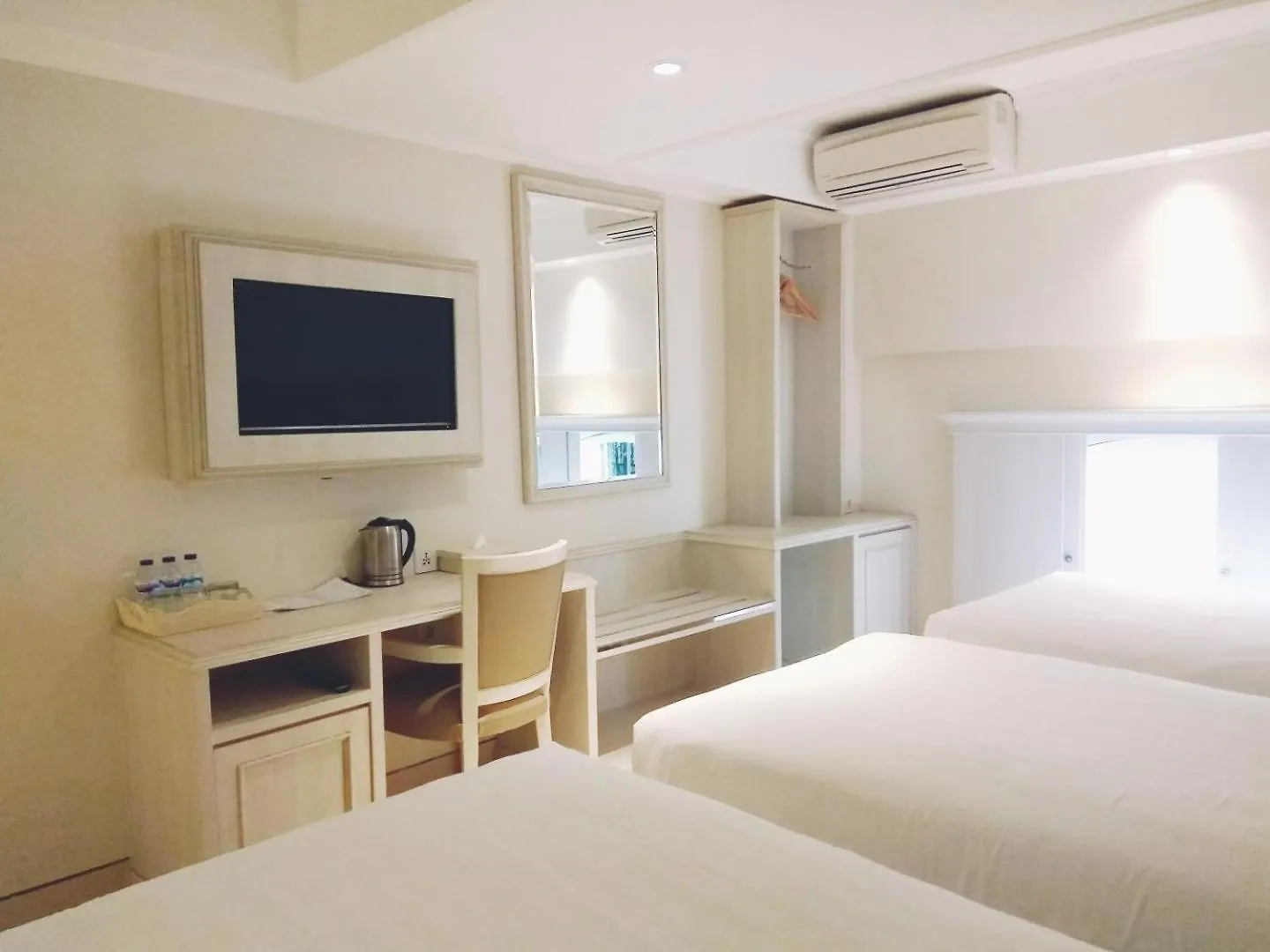 Alron Hotel Kuta Kuta