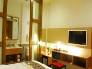 Alron Hotel Kuta Кута